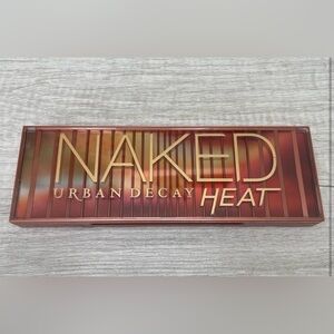 Urban Decay Naked Heat Eyeshadow Palette w brush. Minimally Used.